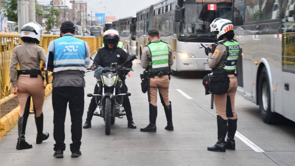 Conductores que invaden el carril exclusivo del Metropolitano enfrentan multas de S/440, ATU
