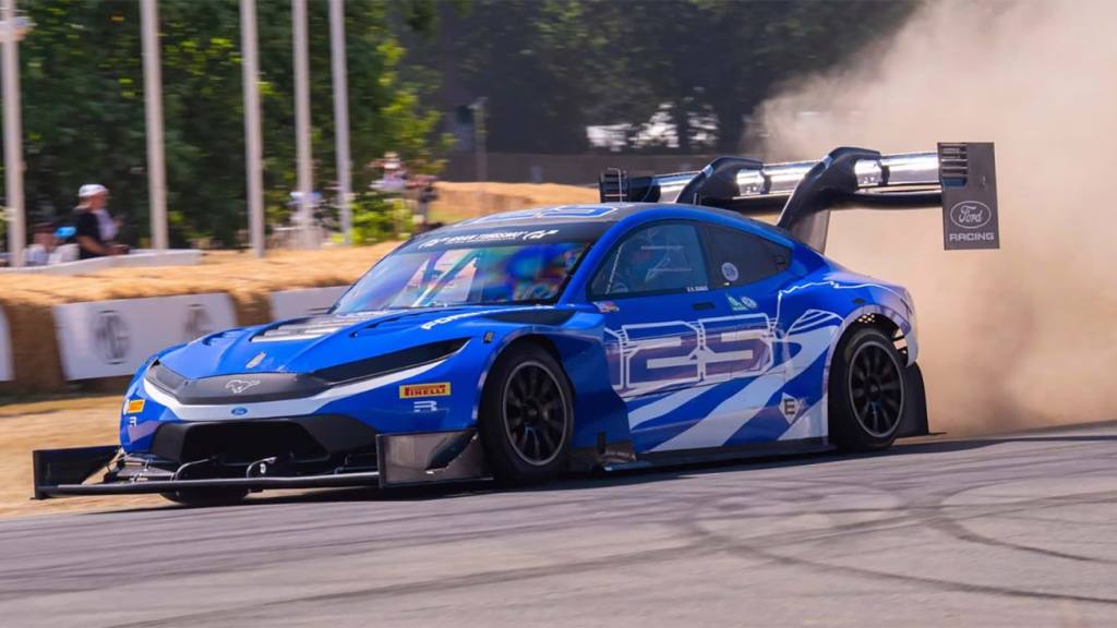Super Mustang Mach-E conquista Goodwood 2026 con un récord impresionante y une fuerzas con Ford Racing para revolucionar el automovilismo eléctrico, Ford