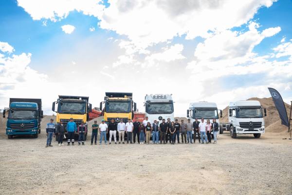 Mercedes-Benz Camiones revoluciona el sector con su segundo Masterclass en Huancayo, donde los clientes experimentaron tecnología y potencia de última generación.