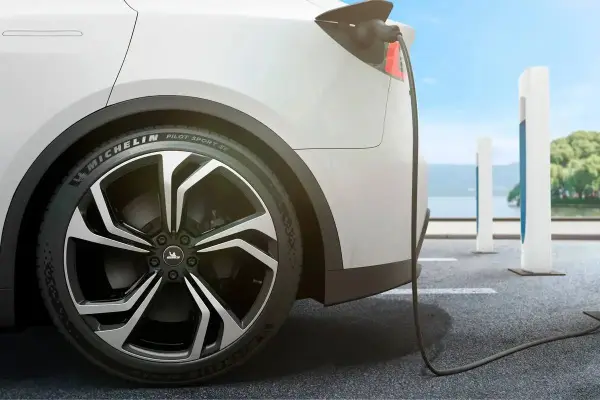 Michelin diseña neumáticos para vehículos eléctricos con hasta 60 km más de autonomía y 20% menos ruido