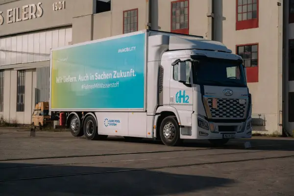 Hyundai entrega el primer camión de hidrógeno para logística de bebidas del mundo